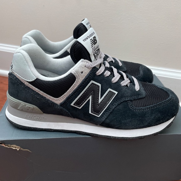 New Balance Sneakers 574 Women’s 8.5 - Picture 4 of 5